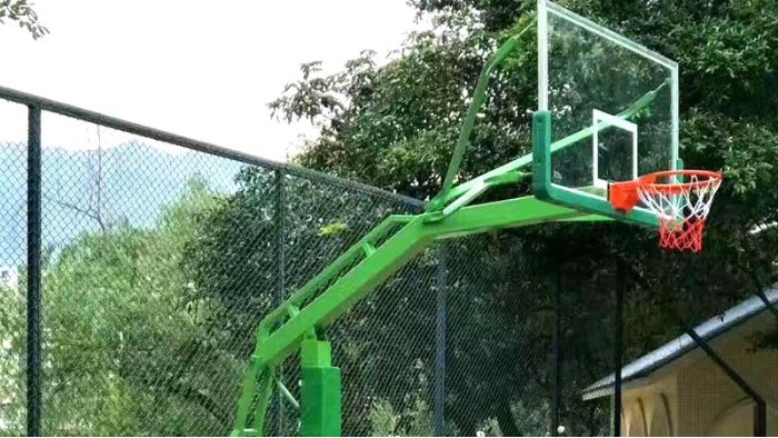 當(dāng)佛山三水的籃球架遇上給力體育，馬上變的不一樣