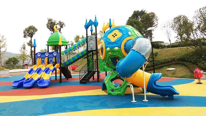 給力體育承接韶關(guān)丹霞新城小區(qū)移動(dòng)籃球架，球場(chǎng)燈光圍網(wǎng)工程項(xiàng)目